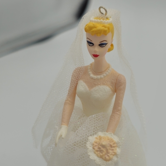 Vintage 1997 Hallmark Keepsake Wedding Day Barbie Ornament - Picture 5 of 6